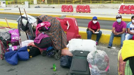 Cientos de migrantes buscan volver a su país desde Colombia