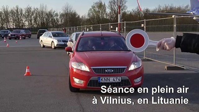Coronavirus: déserté, l'aéroport de Vilnius se transforme en cinéma drive-in