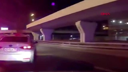 Rusya'da polisin karantinaya uymayan sürücüyü kovalama anı kamereda