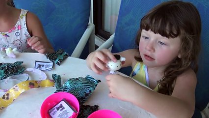 Sophia, Isabella e Alice Abrindo  LOL Surprise Bonecas