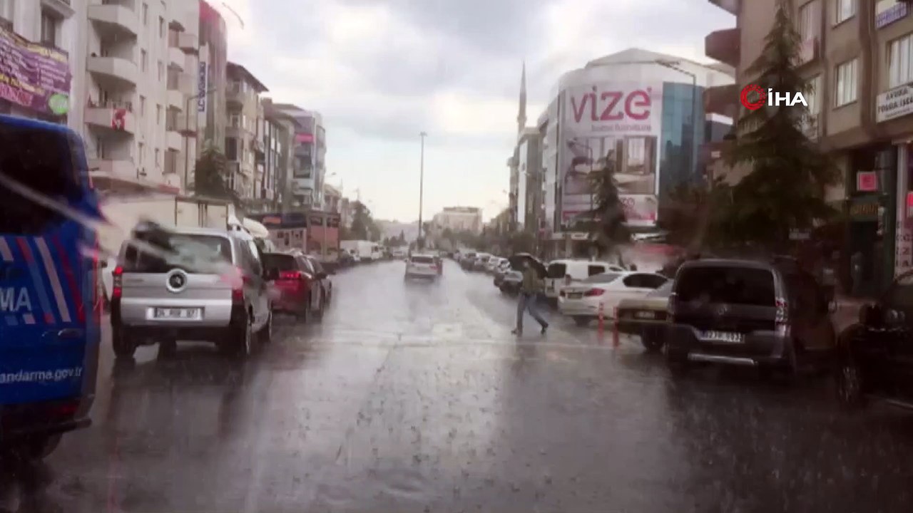 Aniden bastıran yağmur sonrası vatandaşlar hazırlıksız yakalandı, evde kalmayanlar ıslandı