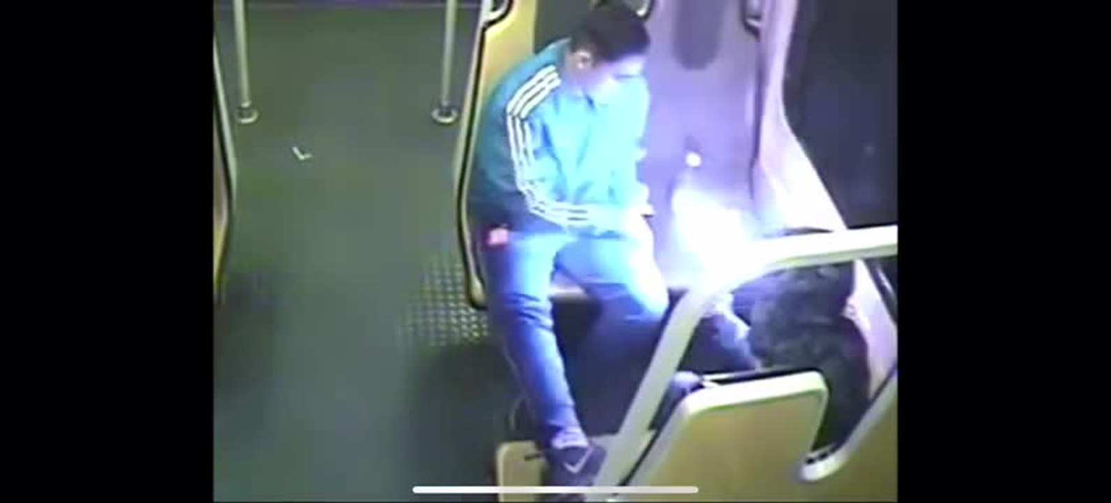 Avis de recherche police: deux jeunes mettent le feu dans le métro à Bruxelles