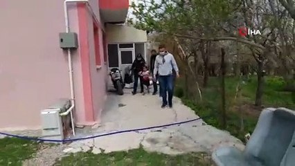 Annesi Covid-19 engeline takılan Ecrin’in doğum gününü polisler kutladı