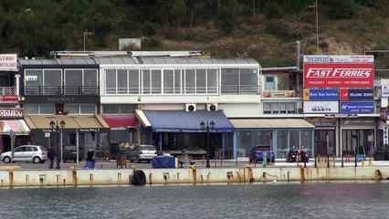 مطاعم الصيادين في مرفأ رافينا اليوناني تتخوف من "أضرار اقتصادية لا تعوض"