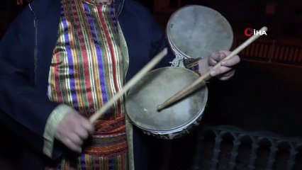Mehter takımından evde kalan vatandaşlara moral konseri
