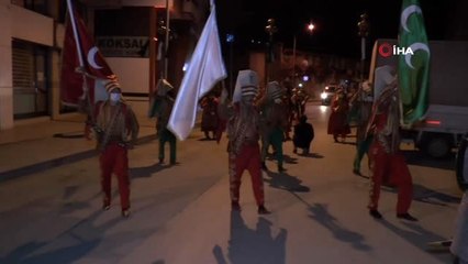Mehter takımından evde kalan vatandaşlara moral konseri