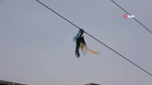 Uçurtmasını elektrik telinden alırken akıma kapılan küçük kızı polis kurtardı