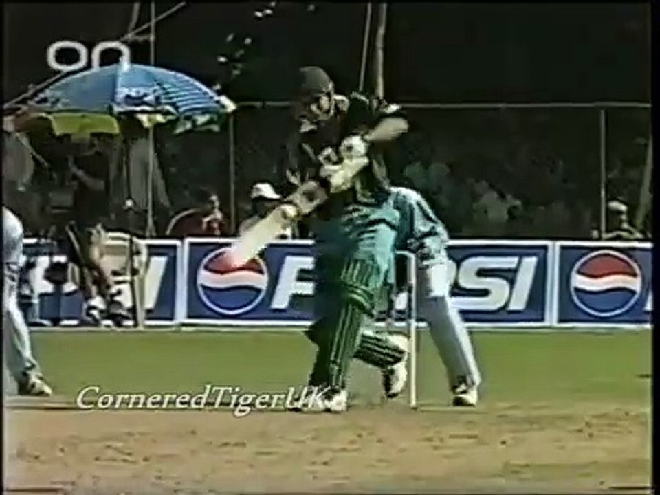 Afridi_5_Fours_in_one_Over_Vs_Anil_Kumble(360p)