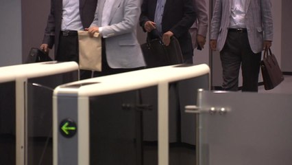 대기업 일자리도 빼앗은 코로나19...두 달간 직원 만 명 급감 / YTN