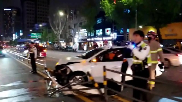 서울 종로서 SUV 차량 인도 돌진...3명 다쳐 / YTN