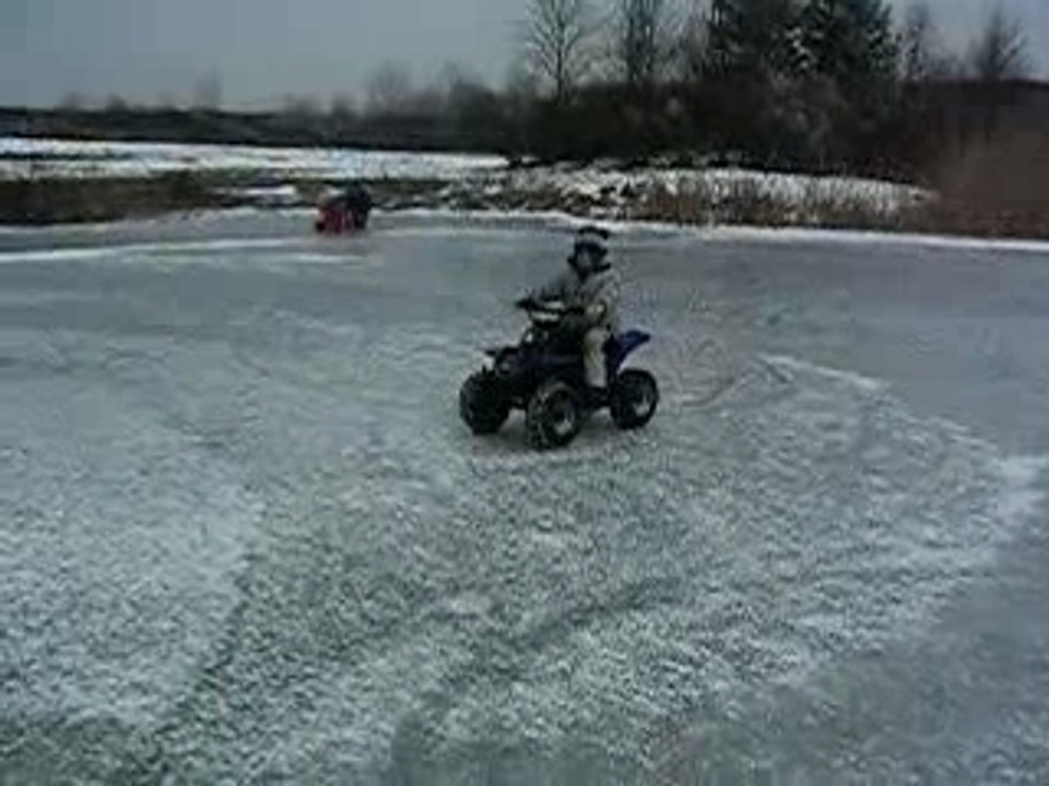 quad sur glace