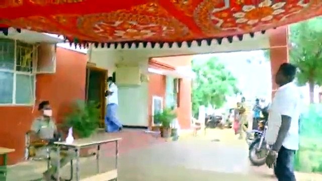 புதுக்கோட்டை மாவட்டம் கந்தர்வக்கோட்டை காவல் நிலையம் சார்பாக ஊரடங்கு உள்ள நேரத்தில் வீட்டை விட்டு வெளியே சுற்றும் நபர்களுக்கு ட்ரோன் கேமரா மூலமாக விரட்டுவதையும் மற்றும் கரோனா வைரஸ் விழிப்புணர்வையும் ஏற்படுத்தி வருவதையும் காணலாம் - தொகுப்பு ஸ்டாலின்