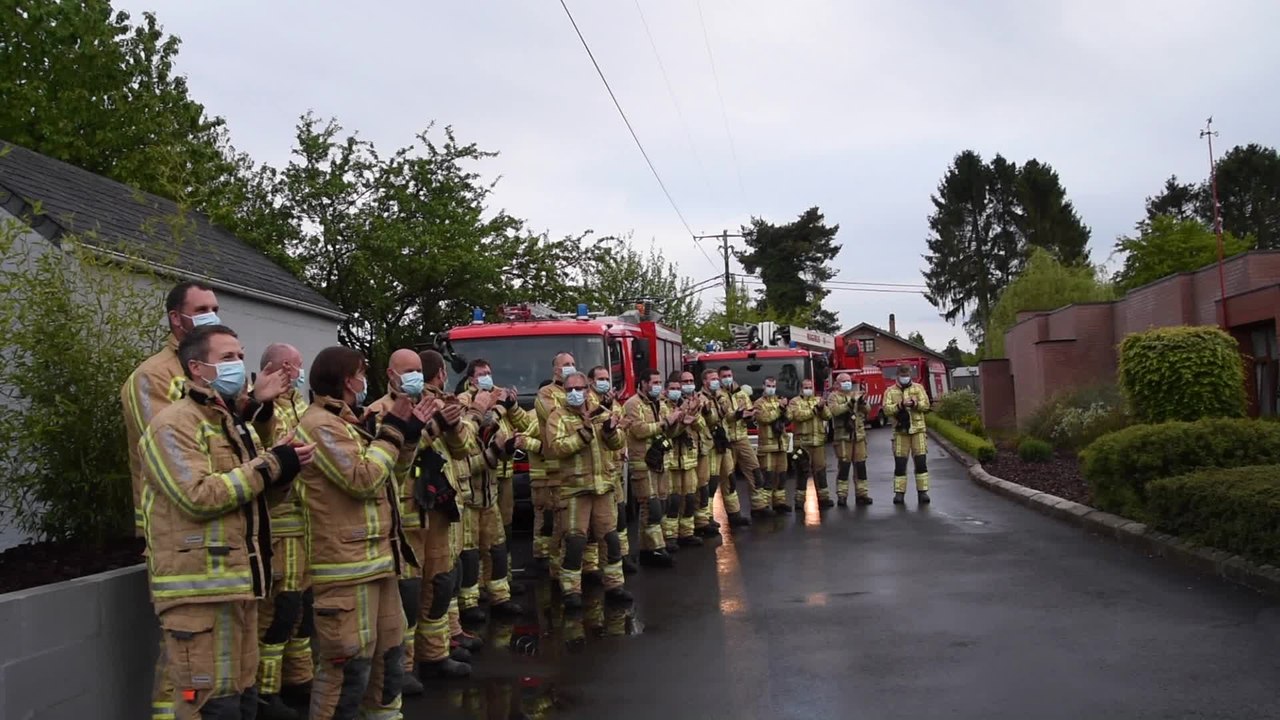 Walcourt: les pompiers de Philippeville rendent hommage au personnel de la résidence "les Saules" à Fraire (30.04.20)