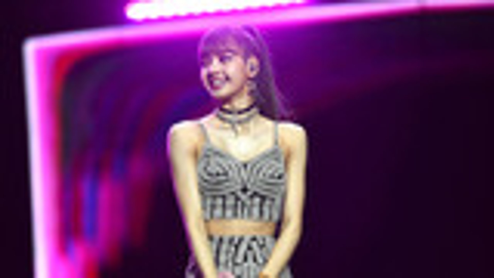 Blackpink’s Lisa Inspires Latest Quarantine Meme | Billboard News