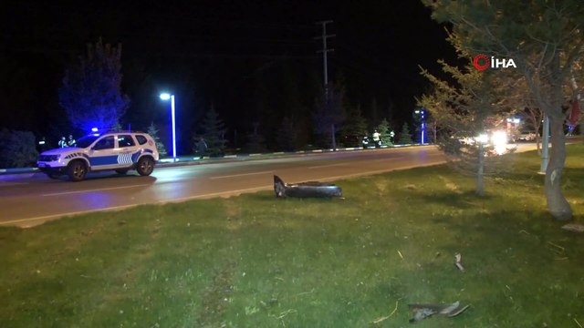 Erzurum’da kamyon ile otomobilin çarpışması sonucu araçlar karşı şeride uçtu