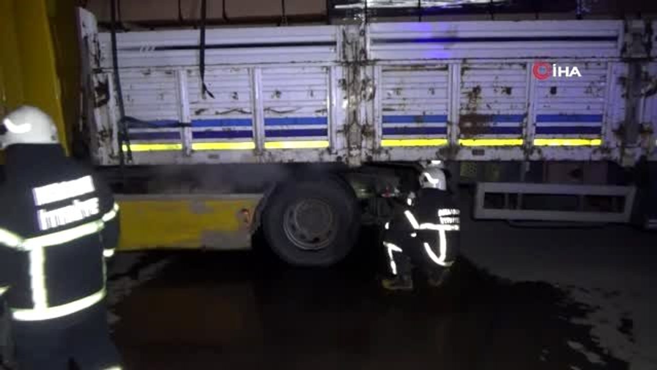 Aksaray'da tırın dorsesinde çıkan yangın paniğe neden oldu