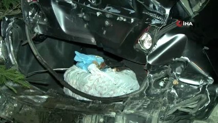 Erzurum'da kamyon ile otomobilin çarpışması sonucu araçlar karşı şeride uçtu