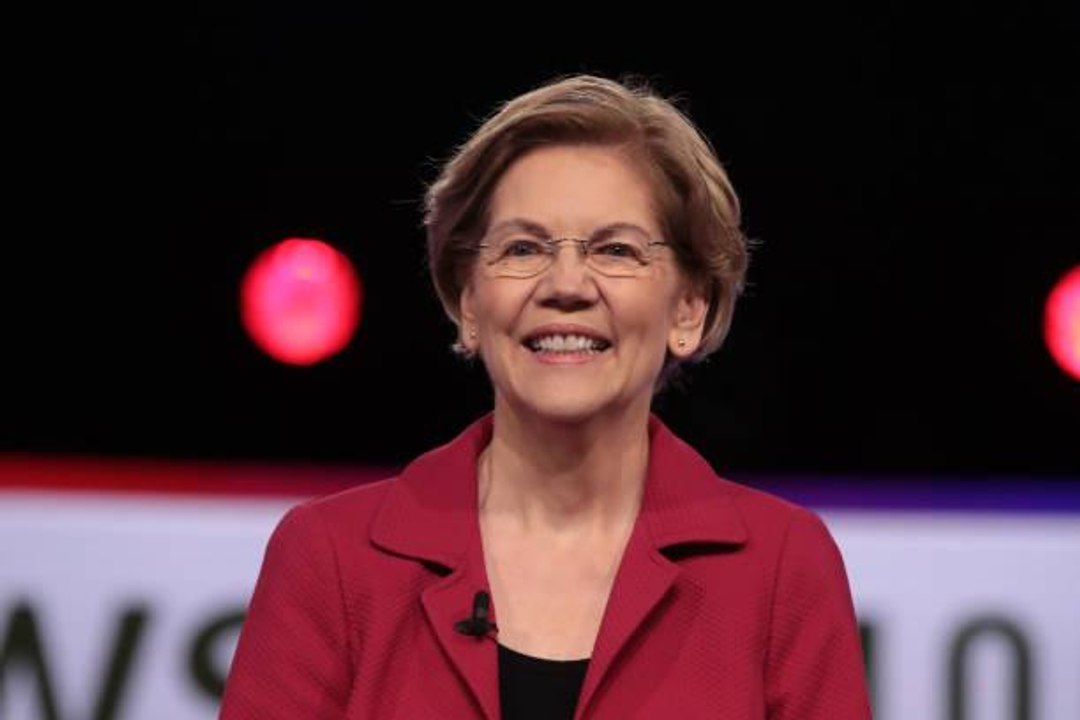 Elizabeth Warren Joins Restaurant Workers to Demand Paid Sick Leave and PPE