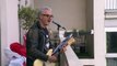 Paris rocker entertains neighbours, pays tribute to healthcare workers