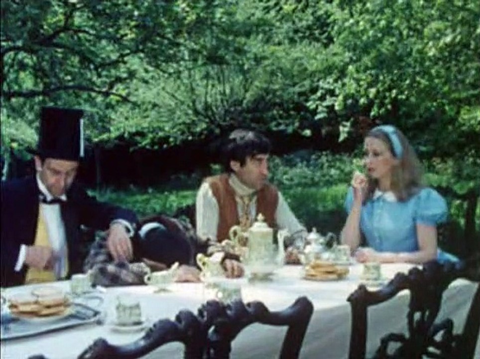 Les cent livres: Alice au Pays des merveilles (1973)