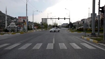 Sokaklar ve caddeler boş kaldı