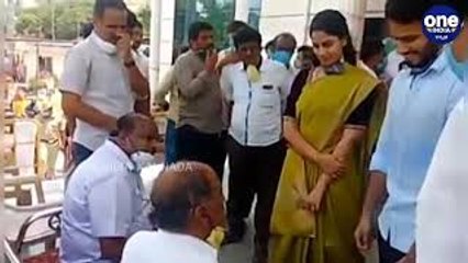 ನಿಖಿಲ್ ಪತ್ನಿ ರೇವತಿ ದೊಡ್ಡವರಿಗೆ ಕೊಡೊ ಗೌರವ ನೋಡಿ..! | Nikhil Kumarswamy & Revathi