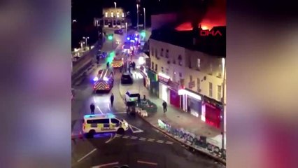 İngiltere'nin başkenti Londra'da boş binada çıkan yangın paniğe neden oldu