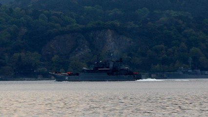 Rus savaş gemisi  İstanbul Boğazı'ndan geçti