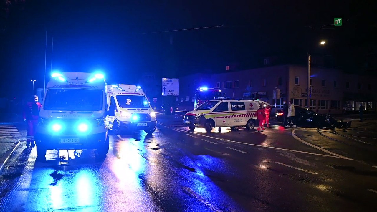 Straßenrennen am Südring: Drei junge Frauen bei Unfall in Innsbruck verletzt