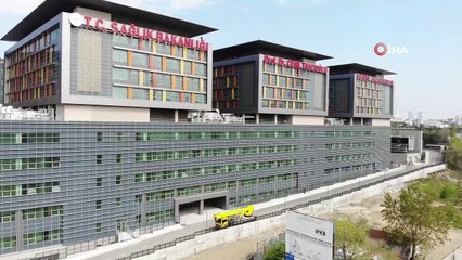 Prof. Dr. Cemil Taşçıoğlu’nun adının bulunduğu tabela hastaneye asıldı