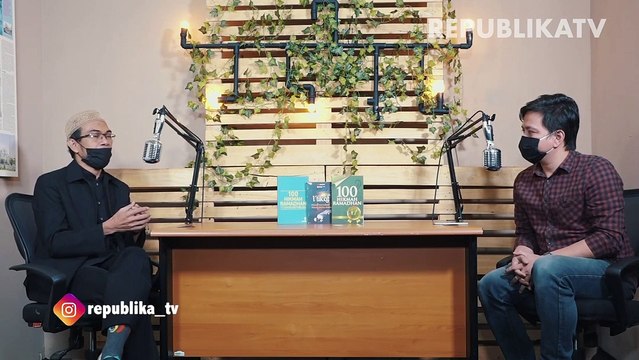 Umat muslim saat melaksanakan tadarus Alquran.