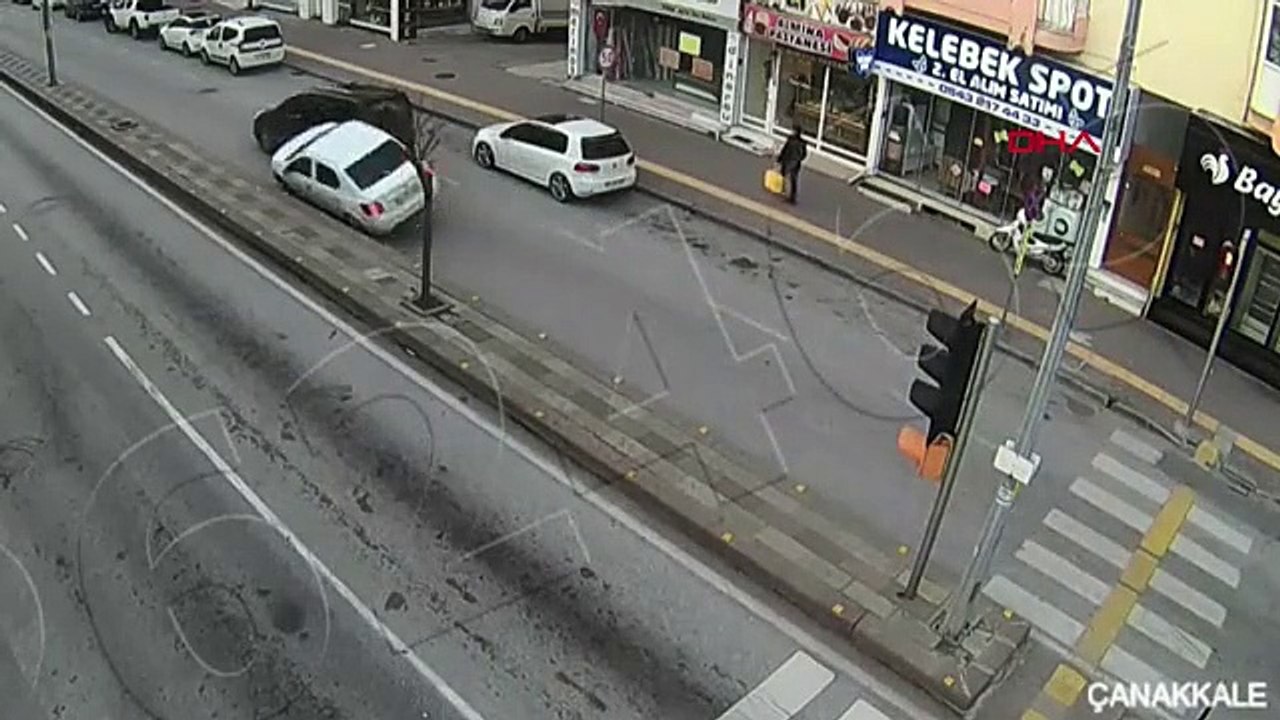 Çanakkale'de trafik kazaları mobese kameralarına yansıdı