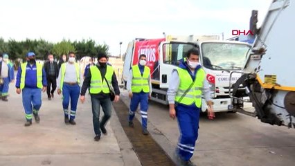 Скачать видео: Temizlik yaparken, 1 Mayıs'ı oynayarak kutladı