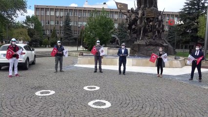 Uşak’ta sosyal mesafeli 1 Mayıs kutlaması