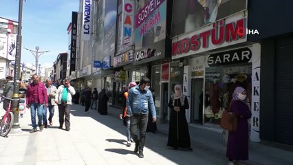 Ağrı’da sosyal mesafe kuralı hiçe sayıldı