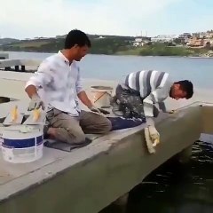 Bir yandan sıva yaptı bir yandan 1 Mayıs Marşı söyledi