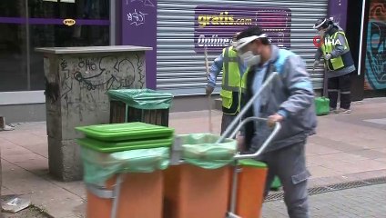 Temizlik personeli 1 Mayıs'ı çalışarak geçirdi