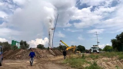 Jeotermal kuyu kazısında patlama (1)