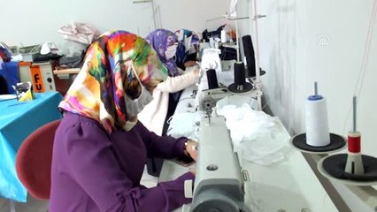 Keban'da 9 bin maske vatandaşlara ücretsiz dağıtılıyor