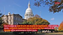 États-Unis : des manifestants anticonfinement pénètrent armés dans le Capitole du Michigan