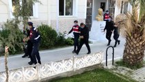 İzmir'de, ev sahibinin ellerini ve ayaklarını bağlayıp hırsızlık yapan 4 kişi yakalandı