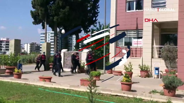 İzmir'de dehşet! El ve ayaklarını bağlayıp gasp ettiler