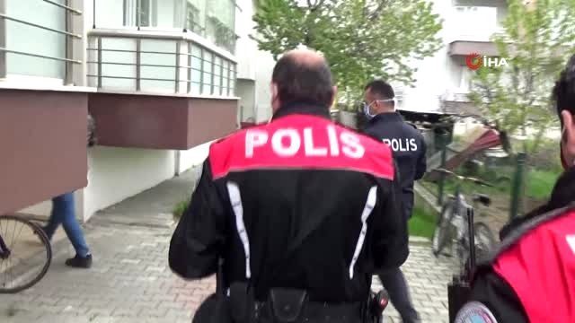 Bolu'da, Evde Kal çağrısına uyan kıza, polislerden doğum günü sürprizi