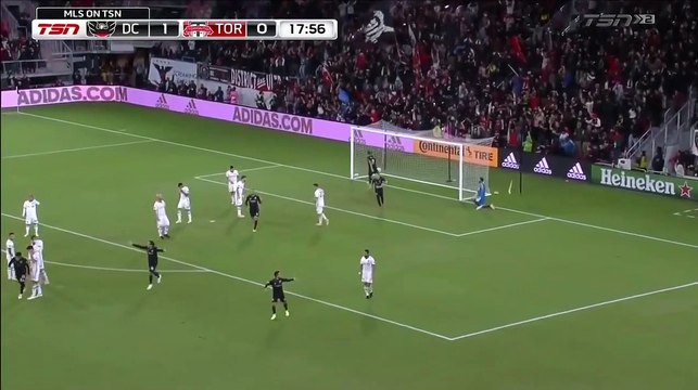 Rooney ghi bàn từ khoảng cách 30m