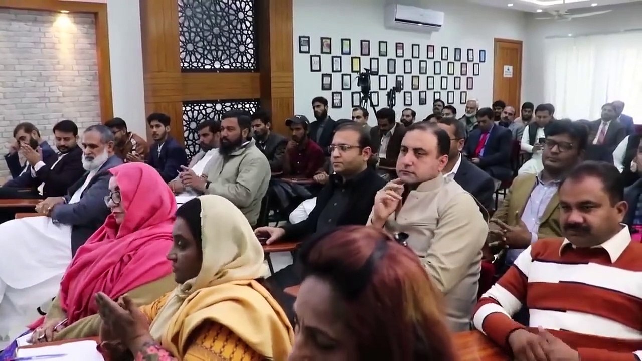 Bara Aadmi, Mehdood Nahi Rehta - Qasim Ali Shah