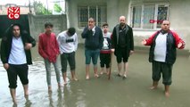 Adana'da sağanak, sokakları sular altında bıraktı!