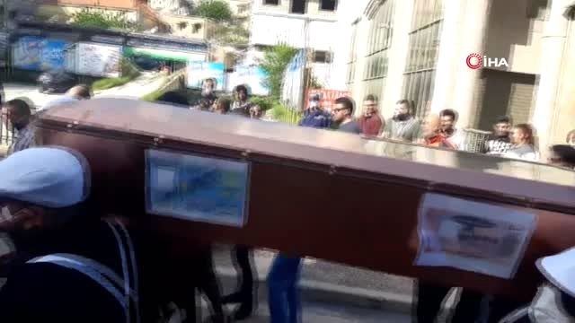 - Lübnan'da tabutlu protesto