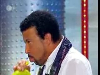 Lionel richie chante hello sous hélium