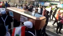 Lübnan'da tabutlu protesto