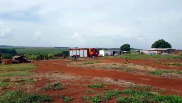 Veículo pega fogo em área rural e Corpo de Bombeiros é mobilizado